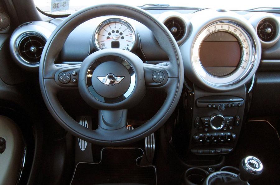  Mini Cooper S Countryman All4 2011 года  (фото 27 из 44)